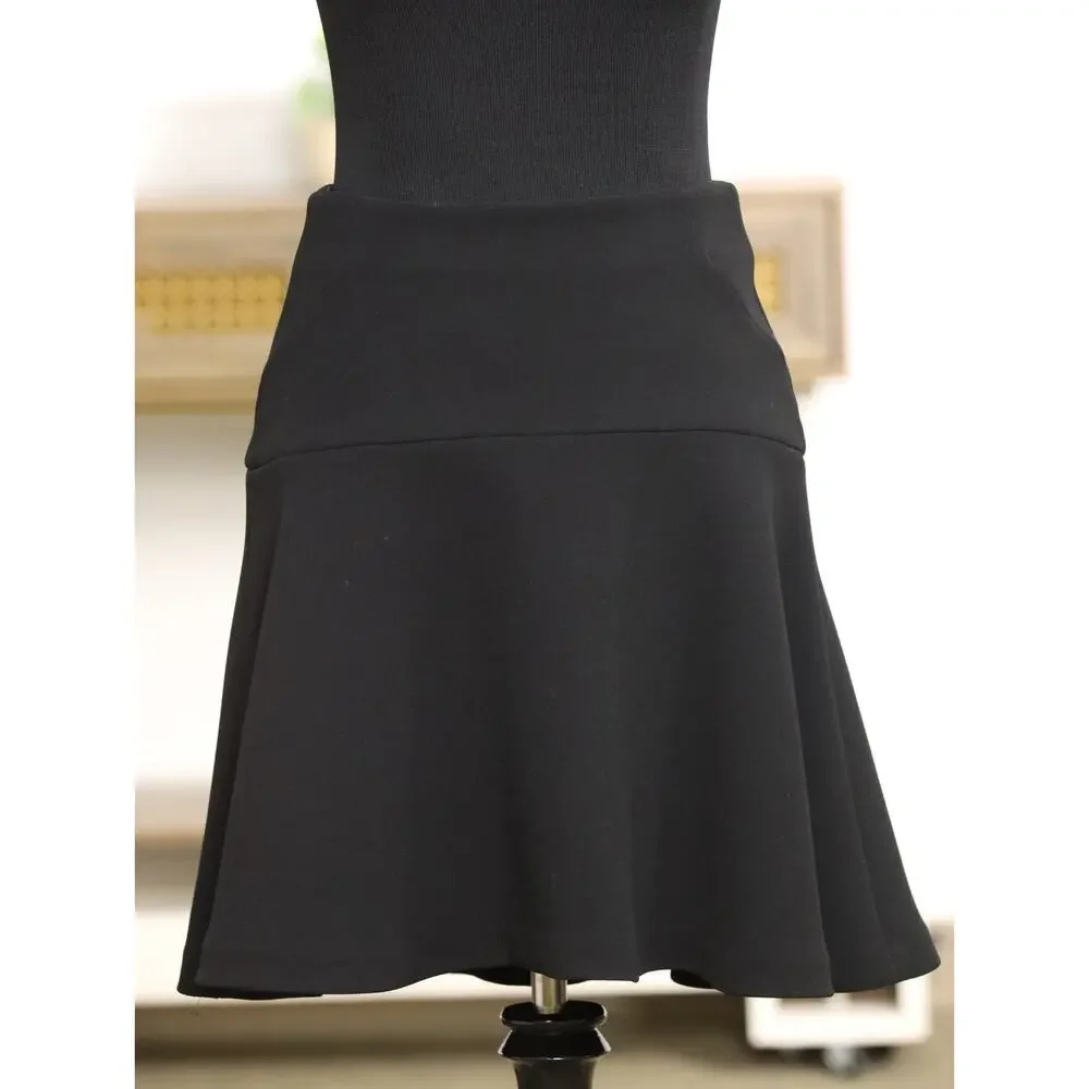 Diane von Furstenberg Black A-Line Skater Skirt Structured Size 6 Feminine